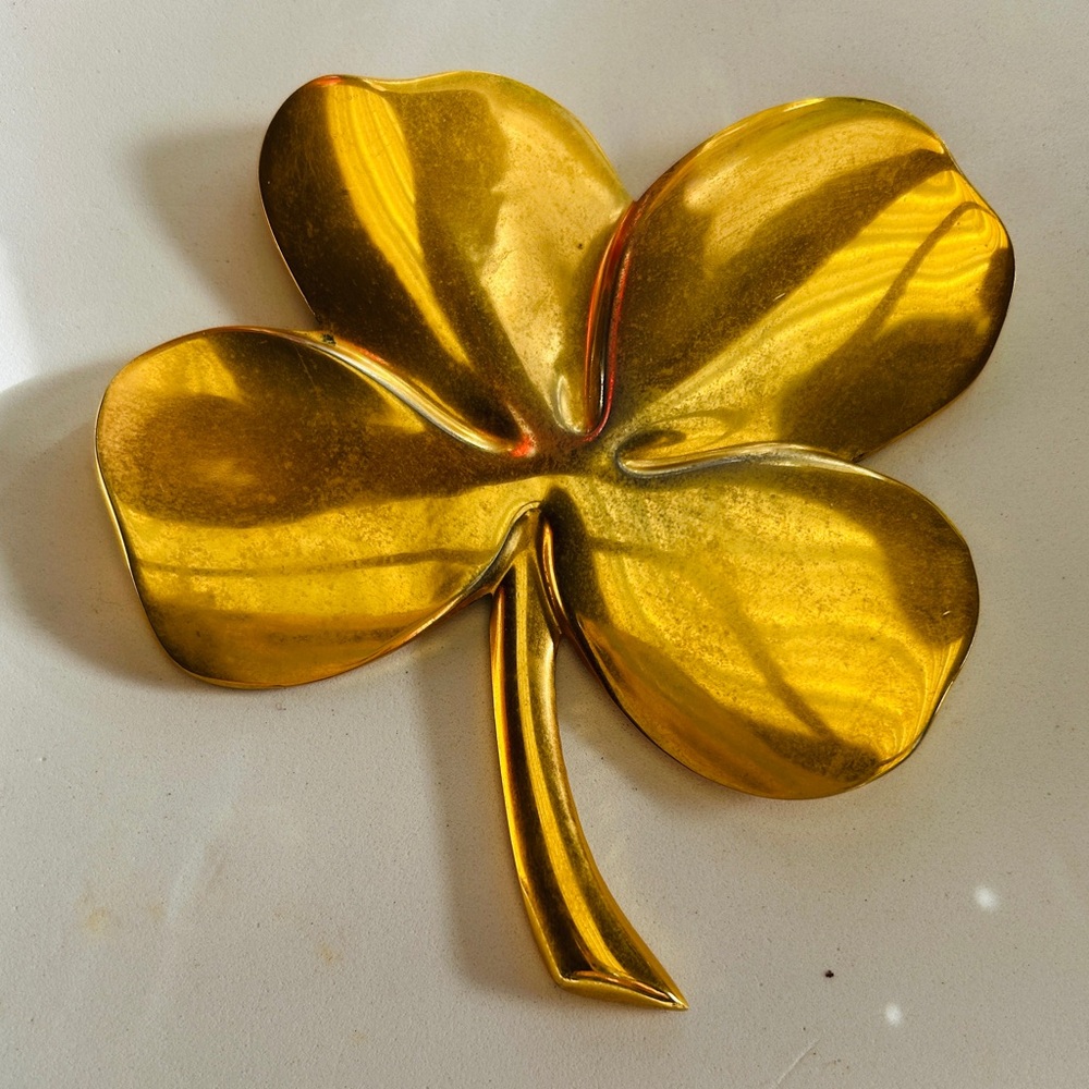 Vintage Gerity 4 leaf clover paperweight with quote on back. 24 karat gold plate